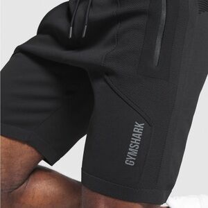 Men’s Size L- Gymshark true knit solid athletic workout shorts- black